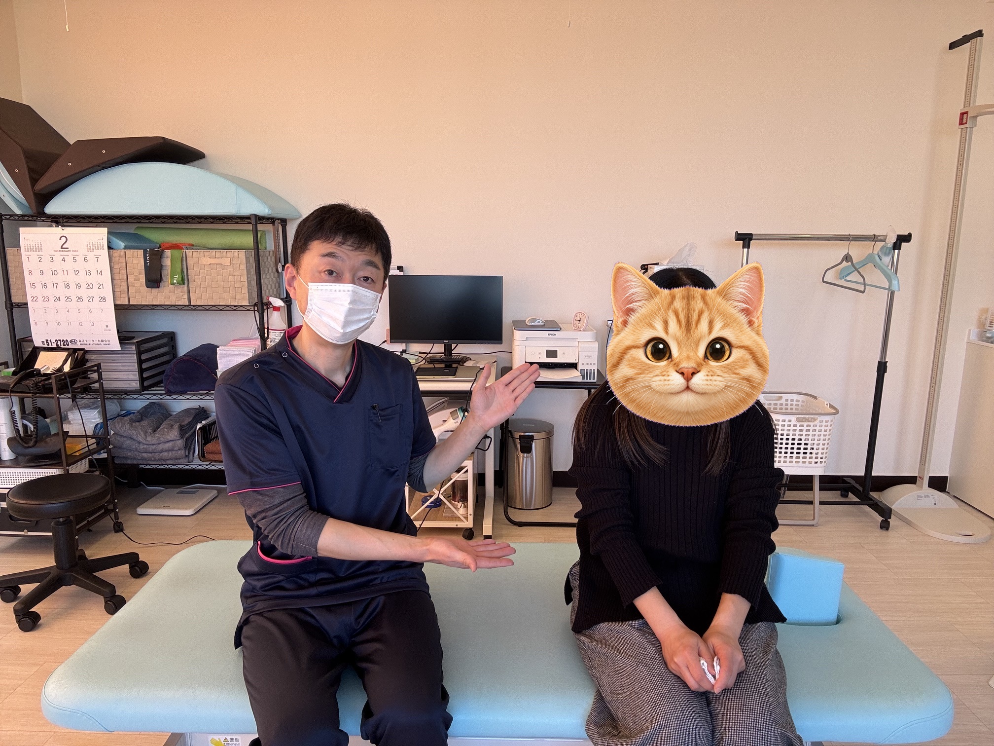 施術者の佐藤英樹と発毛ケアに取り組まれた女性のお客様